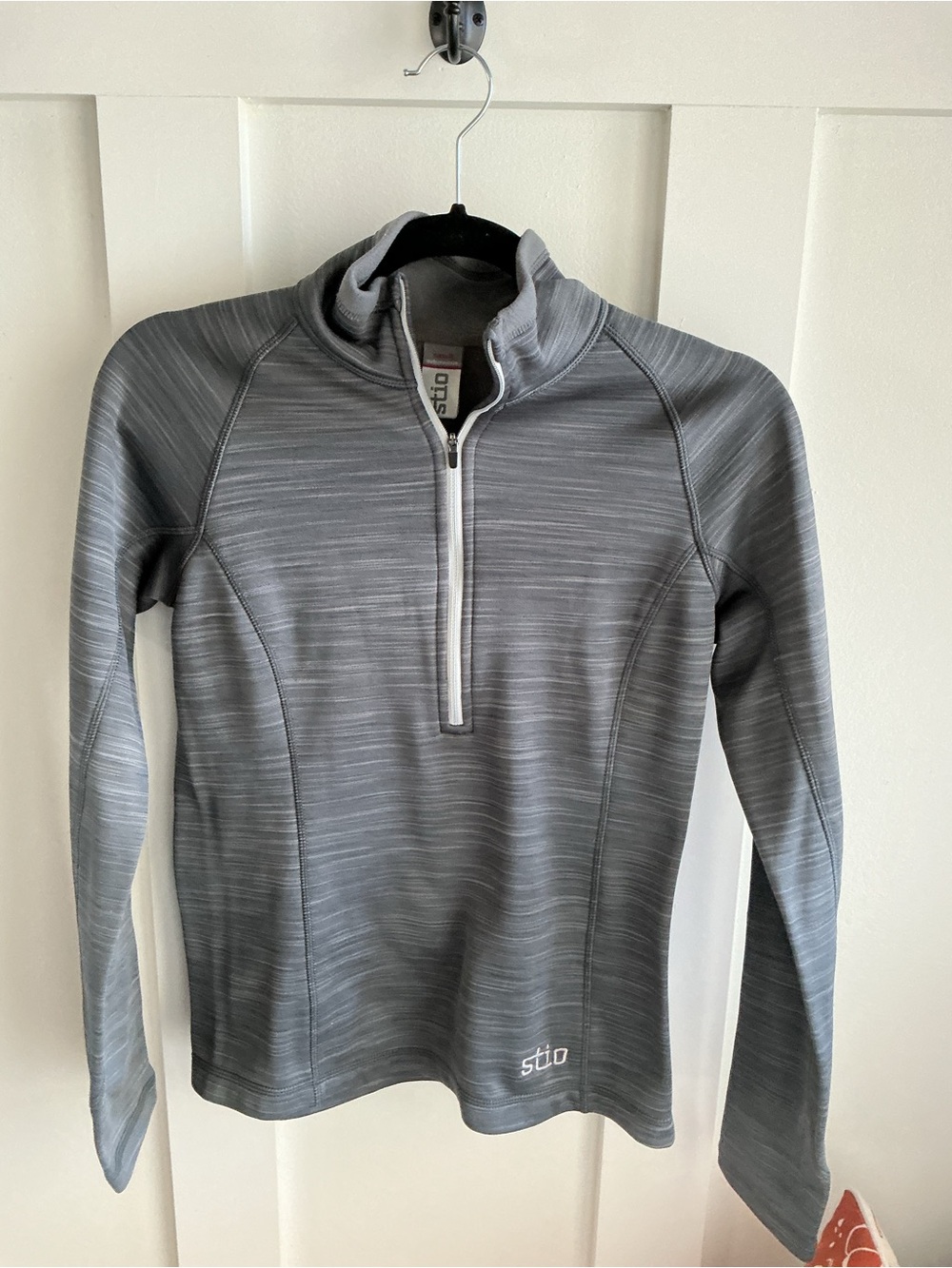Stio Women’s Gray Quarter-Zip Pullover
